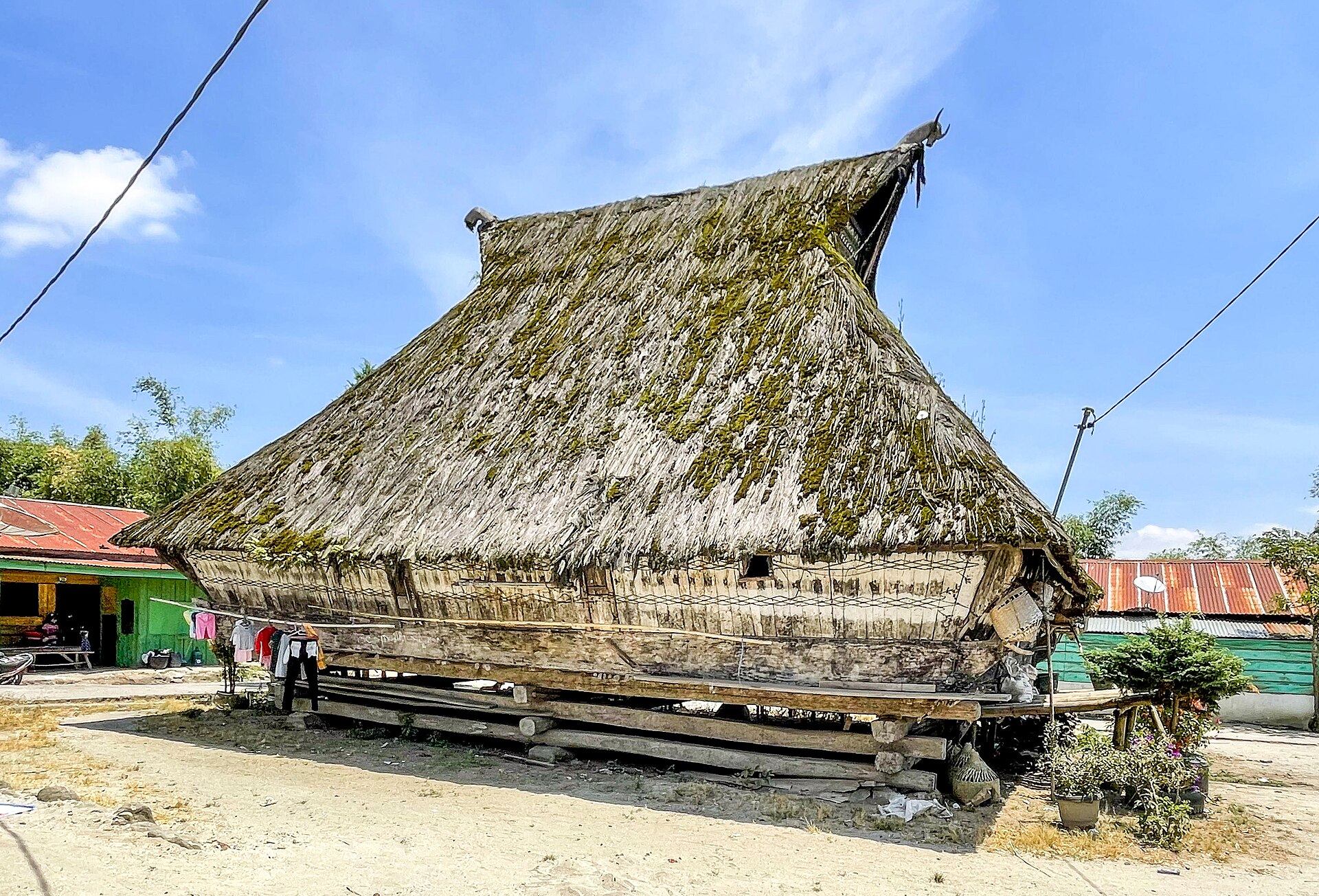 Rumah adat Karo di Desa Dokan